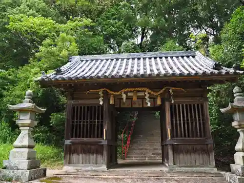 鴨部神社の山門