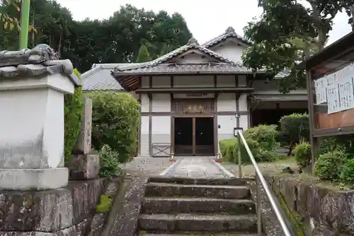 中墓寺の本殿