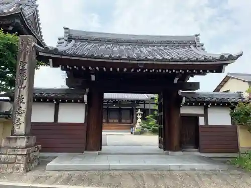 教寿寺の山門