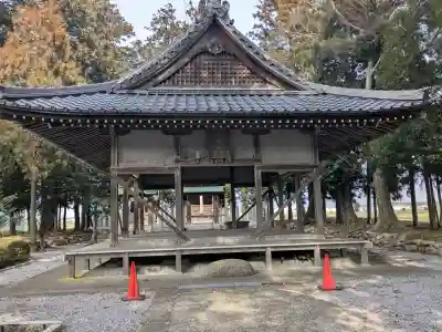 白鳥神社の{uncategorized: "未分類", other: "その他", undefined: "問題あり", building: "その他建物", grave: "お墓", sacred_gate: "鳥居", guardian: "狛犬", statue: "像", buddha: "仏像", history: "歴史", nature: "自然", garden: "庭園", animal: "動物", pagoda: "塔", temizu: "手水舎", mountain_gate: "山門・神門", sanctuary: "本殿・本堂", subordinate: "末社・摂社", art: "芸術", scenery: "景色", jizo: "地蔵", ema: "絵馬", goshuin: "御朱印", omikuji: "おみくじ", items: "授与品その他", amulet: "お守り", goshuincho: "御朱印帳", eats: "食事", festival: "お祭り", votive_dance: "神楽", shichigosan: "七五三参", wedding: "結婚式", experience: "体験その他", initially: "初詣", around: "周辺", anti_infection: "感染症対策"}