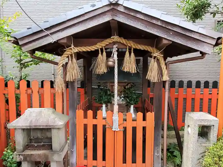 松明殿稲荷神社の末社・摂社
