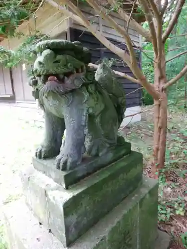 権現山内浦神社の狛犬