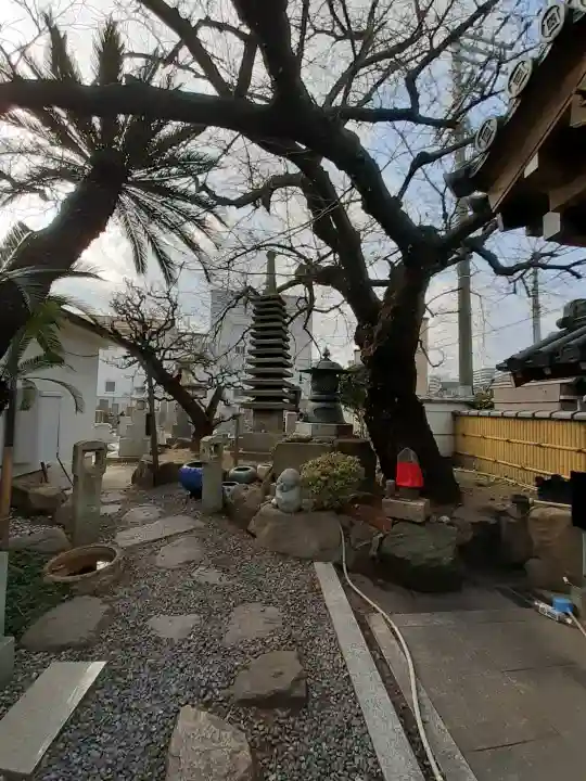 興覚寺の{uncategorized: "未分類", other: "その他", undefined: "問題あり", building: "その他建物", grave: "お墓", sacred_gate: "鳥居", guardian: "狛犬", statue: "像", buddha: "仏像", history: "歴史", nature: "自然", garden: "庭園", animal: "動物", pagoda: "塔", temizu: "手水舎", mountain_gate: "山門・神門", sanctuary: "本殿・本堂", subordinate: "末社・摂社", art: "芸術", scenery: "景色", jizo: "地蔵", ema: "絵馬", goshuin: "御朱印", omikuji: "おみくじ", items: "授与品その他", amulet: "お守り", goshuincho: "御朱印帳", eats: "食事", festival: "お祭り", votive_dance: "神楽", shichigosan: "七五三参", wedding: "結婚式", experience: "体験その他", initially: "初詣", around: "周辺", anti_infection: "感染症対策"}