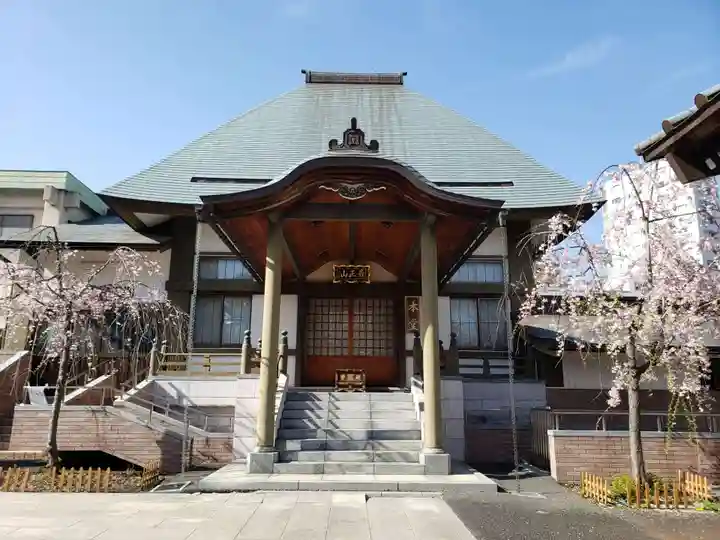 覚林寺の本殿・本堂