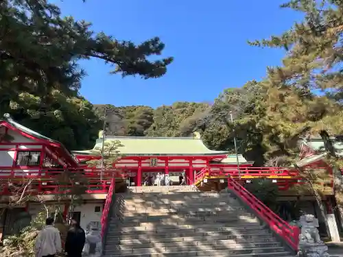 赤間神宮の{uncategorized: "未分類", other: "その他", undefined: "問題あり", building: "その他建物", grave: "お墓", sacred_gate: "鳥居", guardian: "狛犬", statue: "像", buddha: "仏像", history: "歴史", nature: "自然", garden: "庭園", animal: "動物", pagoda: "塔", temizu: "手水舎", mountain_gate: "山門・神門", sanctuary: "本殿・本堂", subordinate: "末社・摂社", art: "芸術", scenery: "景色", jizo: "地蔵", ema: "絵馬", goshuin: "御朱印", omikuji: "おみくじ", items: "授与品その他", amulet: "お守り", goshuincho: "御朱印帳", eats: "食事", festival: "お祭り", votive_dance: "神楽", shichigosan: "七五三参", wedding: "結婚式", experience: "体験その他", initially: "初詣", around: "周辺", anti_infection: "感染症対策"}