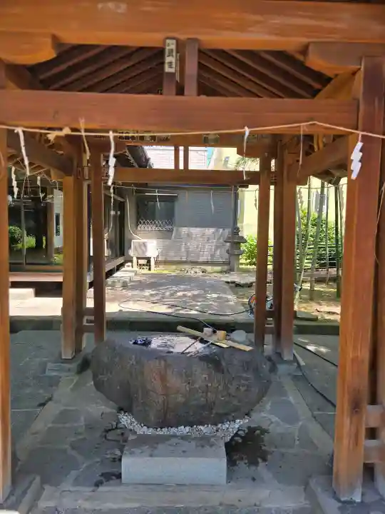 岩淵八雲神社の{uncategorized: "未分類", other: "その他", undefined: "問題あり", building: "その他建物", grave: "お墓", sacred_gate: "鳥居", guardian: "狛犬", statue: "像", buddha: "仏像", history: "歴史", nature: "自然", garden: "庭園", animal: "動物", pagoda: "塔", temizu: "手水舎", mountain_gate: "山門・神門", sanctuary: "本殿・本堂", subordinate: "末社・摂社", art: "芸術", scenery: "景色", jizo: "地蔵", ema: "絵馬", goshuin: "御朱印", omikuji: "おみくじ", items: "授与品その他", amulet: "お守り", goshuincho: "御朱印帳", eats: "食事", festival: "お祭り", votive_dance: "神楽", shichigosan: "七五三参", wedding: "結婚式", experience: "体験その他", initially: "初詣", around: "周辺", anti_infection: "感染症対策"}