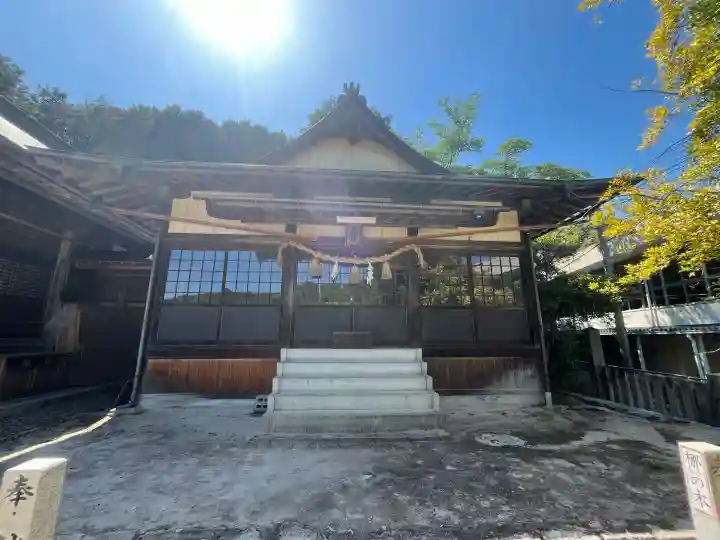 河内神社の{uncategorized: "未分類", other: "その他", undefined: "問題あり", building: "その他建物", grave: "お墓", sacred_gate: "鳥居", guardian: "狛犬", statue: "像", buddha: "仏像", history: "歴史", nature: "自然", garden: "庭園", animal: "動物", pagoda: "塔", temizu: "手水舎", mountain_gate: "山門・神門", sanctuary: "本殿・本堂", subordinate: "末社・摂社", art: "芸術", scenery: "景色", jizo: "地蔵", ema: "絵馬", goshuin: "御朱印", omikuji: "おみくじ", items: "授与品その他", amulet: "お守り", goshuincho: "御朱印帳", eats: "食事", festival: "お祭り", votive_dance: "神楽", shichigosan: "七五三参", wedding: "結婚式", experience: "体験その他", initially: "初詣", around: "周辺", anti_infection: "感染症対策"}