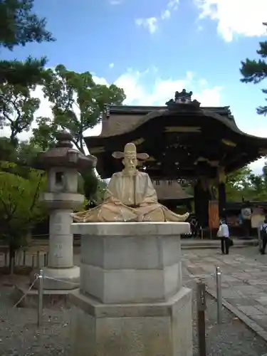 豊国神社の像