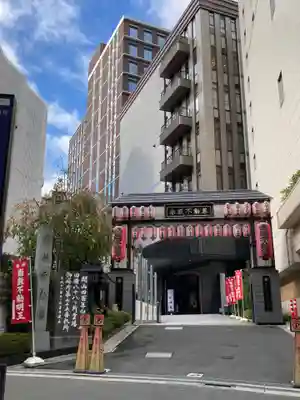 赤坂不動尊威徳寺の山門・神門