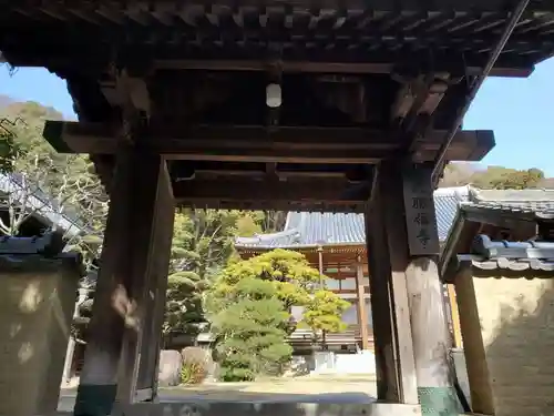 勝福寺の山門