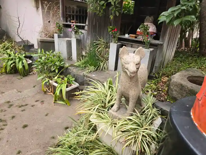 産湯稲荷神社の{uncategorized: "未分類", other: "その他", undefined: "問題あり", building: "その他建物", grave: "お墓", sacred_gate: "鳥居", guardian: "狛犬", statue: "像", buddha: "仏像", history: "歴史", nature: "自然", garden: "庭園", animal: "動物", pagoda: "塔", temizu: "手水舎", mountain_gate: "山門・神門", sanctuary: "本殿・本堂", subordinate: "末社・摂社", art: "芸術", scenery: "景色", jizo: "地蔵", ema: "絵馬", goshuin: "御朱印", omikuji: "おみくじ", items: "授与品その他", amulet: "お守り", goshuincho: "御朱印帳", eats: "食事", festival: "お祭り", votive_dance: "神楽", shichigosan: "七五三参", wedding: "結婚式", experience: "体験その他", initially: "初詣", around: "周辺", anti_infection: "感染症対策"}