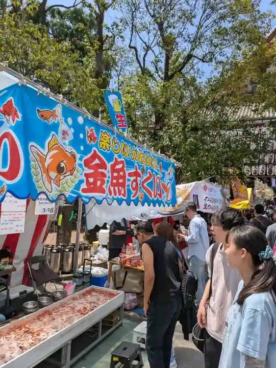 浅草神社の{uncategorized: "未分類", other: "その他", undefined: "問題あり", building: "その他建物", grave: "お墓", sacred_gate: "鳥居", guardian: "狛犬", statue: "像", buddha: "仏像", history: "歴史", nature: "自然", garden: "庭園", animal: "動物", pagoda: "塔", temizu: "手水舎", mountain_gate: "山門・神門", sanctuary: "本殿・本堂", subordinate: "末社・摂社", art: "芸術", scenery: "景色", jizo: "地蔵", ema: "絵馬", goshuin: "御朱印", omikuji: "おみくじ", items: "授与品その他", amulet: "お守り", goshuincho: "御朱印帳", eats: "食事", festival: "お祭り", votive_dance: "神楽", shichigosan: "七五三参", wedding: "結婚式", experience: "体験その他", initially: "初詣", around: "周辺", anti_infection: "感染症対策"}