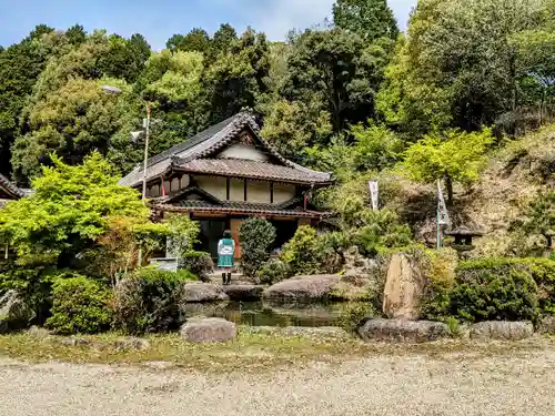 曽野稲荷神社の庭園