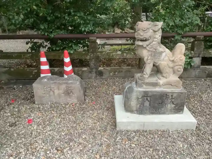 溝旗神社(肇國神社)の狛犬