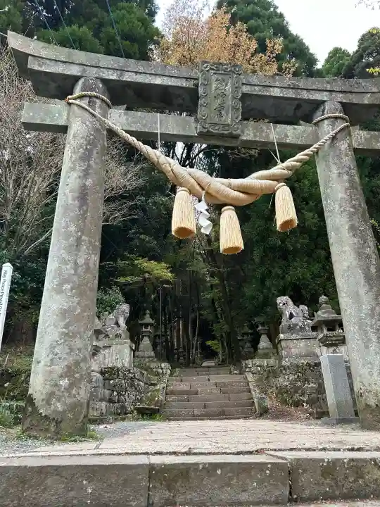 上色見熊野座神社の{uncategorized: "未分類", other: "その他", undefined: "問題あり", building: "その他建物", grave: "お墓", sacred_gate: "鳥居", guardian: "狛犬", statue: "像", buddha: "仏像", history: "歴史", nature: "自然", garden: "庭園", animal: "動物", pagoda: "塔", temizu: "手水舎", mountain_gate: "山門・神門", sanctuary: "本殿・本堂", subordinate: "末社・摂社", art: "芸術", scenery: "景色", jizo: "地蔵", ema: "絵馬", goshuin: "御朱印", omikuji: "おみくじ", items: "授与品その他", amulet: "お守り", goshuincho: "御朱印帳", eats: "食事", festival: "お祭り", votive_dance: "神楽", shichigosan: "七五三参", wedding: "結婚式", experience: "体験その他", initially: "初詣", around: "周辺", anti_infection: "感染症対策"}