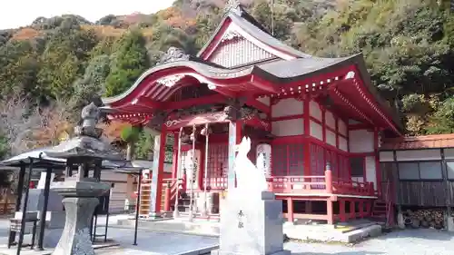 長門湯本豊川稲荷の本殿・本堂