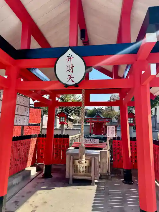 車折神社の{uncategorized: "未分類", other: "その他", undefined: "問題あり", building: "その他建物", grave: "お墓", sacred_gate: "鳥居", guardian: "狛犬", statue: "像", buddha: "仏像", history: "歴史", nature: "自然", garden: "庭園", animal: "動物", pagoda: "塔", temizu: "手水舎", mountain_gate: "山門・神門", sanctuary: "本殿・本堂", subordinate: "末社・摂社", art: "芸術", scenery: "景色", jizo: "地蔵", ema: "絵馬", goshuin: "御朱印", omikuji: "おみくじ", items: "授与品その他", amulet: "お守り", goshuincho: "御朱印帳", eats: "食事", festival: "お祭り", votive_dance: "神楽", shichigosan: "七五三参", wedding: "結婚式", experience: "体験その他", initially: "初詣", around: "周辺", anti_infection: "感染症対策"}