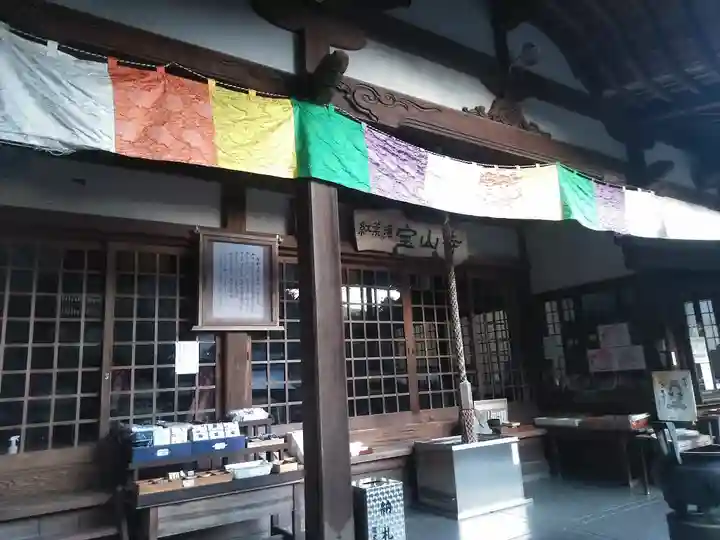 宝山寺の本殿・本堂
