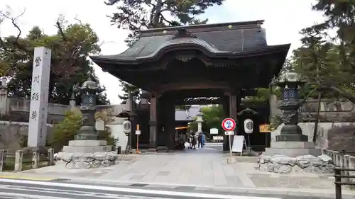 豊川閣　妙厳寺の山門・神門