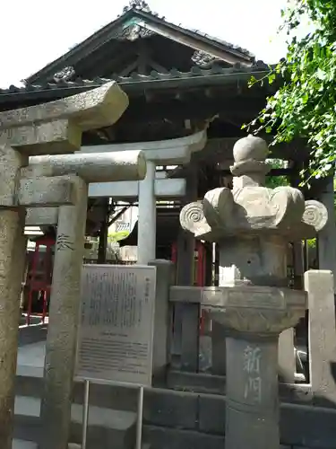 被官稲荷神社の本殿・本堂