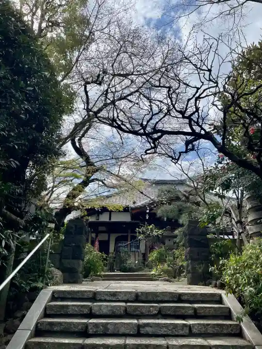厳浄院の{uncategorized: "未分類", other: "その他", undefined: "問題あり", building: "その他建物", grave: "お墓", sacred_gate: "鳥居", guardian: "狛犬", statue: "像", buddha: "仏像", history: "歴史", nature: "自然", garden: "庭園", animal: "動物", pagoda: "塔", temizu: "手水舎", mountain_gate: "山門・神門", sanctuary: "本殿・本堂", subordinate: "末社・摂社", art: "芸術", scenery: "景色", jizo: "地蔵", ema: "絵馬", goshuin: "御朱印", omikuji: "おみくじ", items: "授与品その他", amulet: "お守り", goshuincho: "御朱印帳", eats: "食事", festival: "お祭り", votive_dance: "神楽", shichigosan: "七五三参", wedding: "結婚式", experience: "体験その他", initially: "初詣", around: "周辺", anti_infection: "感染症対策"}
