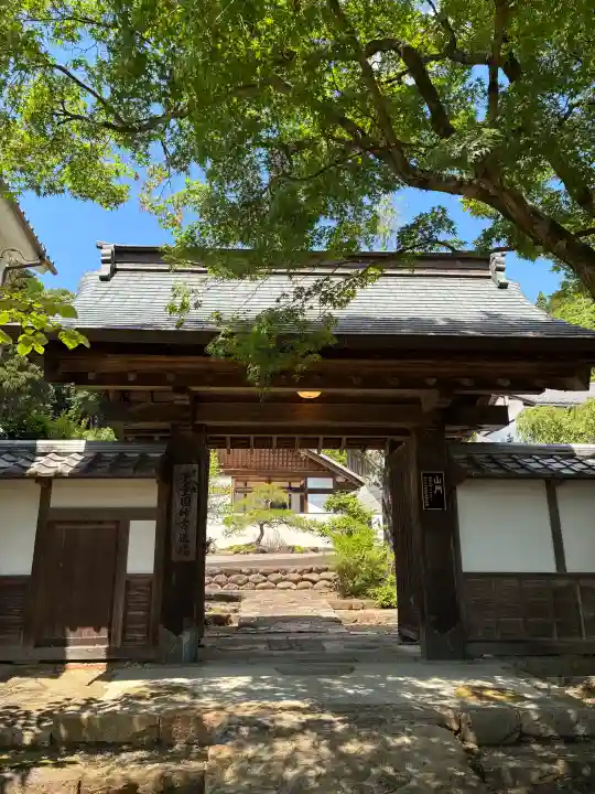 大仙寺の{uncategorized: "未分類", other: "その他", undefined: "問題あり", building: "その他建物", grave: "お墓", sacred_gate: "鳥居", guardian: "狛犬", statue: "像", buddha: "仏像", history: "歴史", nature: "自然", garden: "庭園", animal: "動物", pagoda: "塔", temizu: "手水舎", mountain_gate: "山門・神門", sanctuary: "本殿・本堂", subordinate: "末社・摂社", art: "芸術", scenery: "景色", jizo: "地蔵", ema: "絵馬", goshuin: "御朱印", omikuji: "おみくじ", items: "授与品その他", amulet: "お守り", goshuincho: "御朱印帳", eats: "食事", festival: "お祭り", votive_dance: "神楽", shichigosan: "七五三参", wedding: "結婚式", experience: "体験その他", initially: "初詣", around: "周辺", anti_infection: "感染症対策"}