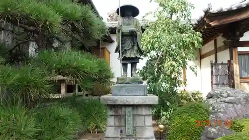 光傳寺の像