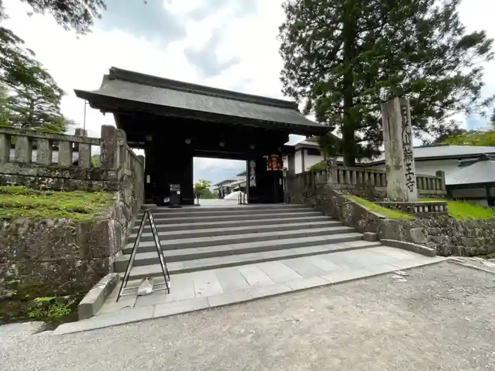 日光山輪王寺三仏堂の周辺
