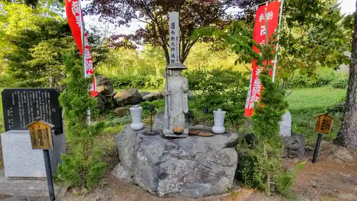 遍照寺の像