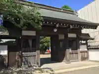 三会寺の山門・神門