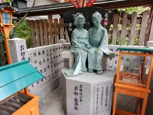 露天神社（お初天神）の像