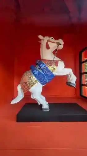 穴八幡宮の{uncategorized: "未分類", other: "その他", undefined: "問題あり", building: "その他建物", grave: "お墓", sacred_gate: "鳥居", guardian: "狛犬", statue: "像", buddha: "仏像", history: "歴史", nature: "自然", garden: "庭園", animal: "動物", pagoda: "塔", temizu: "手水舎", mountain_gate: "山門・神門", sanctuary: "本殿・本堂", subordinate: "末社・摂社", art: "芸術", scenery: "景色", jizo: "地蔵", ema: "絵馬", goshuin: "御朱印", omikuji: "おみくじ", items: "授与品その他", amulet: "お守り", goshuincho: "御朱印帳", eats: "食事", festival: "お祭り", votive_dance: "神楽", shichigosan: "七五三参", wedding: "結婚式", experience: "体験その他", initially: "初詣", around: "周辺", anti_infection: "感染症対策"}