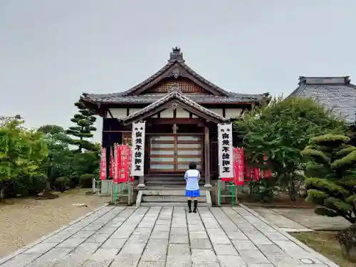 弥勒寺の本殿