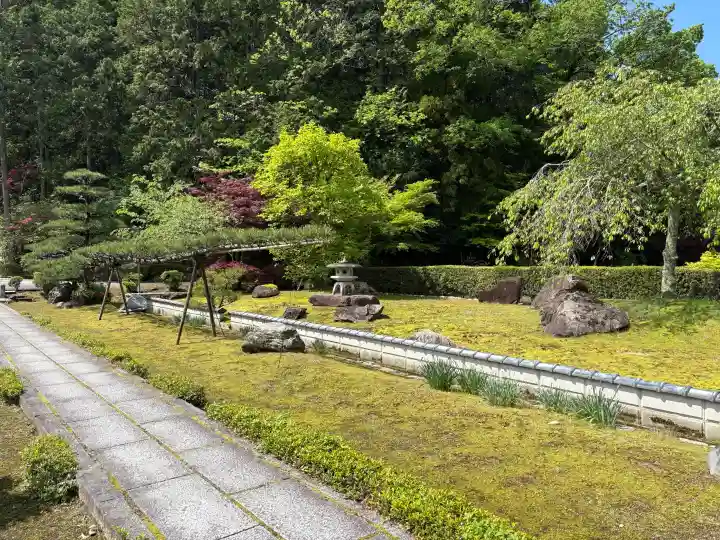 大池寺の{uncategorized: "未分類", other: "その他", undefined: "問題あり", building: "その他建物", grave: "お墓", sacred_gate: "鳥居", guardian: "狛犬", statue: "像", buddha: "仏像", history: "歴史", nature: "自然", garden: "庭園", animal: "動物", pagoda: "塔", temizu: "手水舎", mountain_gate: "山門・神門", sanctuary: "本殿・本堂", subordinate: "末社・摂社", art: "芸術", scenery: "景色", jizo: "地蔵", ema: "絵馬", goshuin: "御朱印", omikuji: "おみくじ", items: "授与品その他", amulet: "お守り", goshuincho: "御朱印帳", eats: "食事", festival: "お祭り", votive_dance: "神楽", shichigosan: "七五三参", wedding: "結婚式", experience: "体験その他", initially: "初詣", around: "周辺", anti_infection: "感染症対策"}