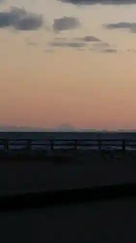 二見興玉神社の{uncategorized: "未分類", other: "その他", undefined: "問題あり", building: "その他建物", grave: "お墓", sacred_gate: "鳥居", guardian: "狛犬", statue: "像", buddha: "仏像", history: "歴史", nature: "自然", garden: "庭園", animal: "動物", pagoda: "塔", temizu: "手水舎", mountain_gate: "山門・神門", sanctuary: "本殿・本堂", subordinate: "末社・摂社", art: "芸術", scenery: "景色", jizo: "地蔵", ema: "絵馬", goshuin: "御朱印", omikuji: "おみくじ", items: "授与品その他", amulet: "お守り", goshuincho: "御朱印帳", eats: "食事", festival: "お祭り", votive_dance: "神楽", shichigosan: "七五三参", wedding: "結婚式", experience: "体験その他", initially: "初詣", around: "周辺", anti_infection: "感染症対策"}