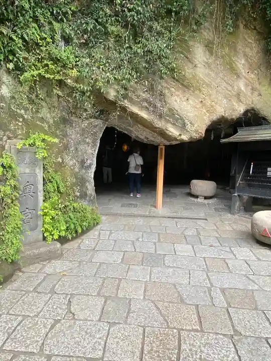 銭洗弁財天宇賀福神社(神奈川県)
