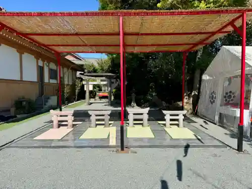 粟嶋神社の{uncategorized: "未分類", other: "その他", undefined: "問題あり", building: "その他建物", grave: "お墓", sacred_gate: "鳥居", guardian: "狛犬", statue: "像", buddha: "仏像", history: "歴史", nature: "自然", garden: "庭園", animal: "動物", pagoda: "塔", temizu: "手水舎", mountain_gate: "山門・神門", sanctuary: "本殿・本堂", subordinate: "末社・摂社", art: "芸術", scenery: "景色", jizo: "地蔵", ema: "絵馬", goshuin: "御朱印", omikuji: "おみくじ", items: "授与品その他", amulet: "お守り", goshuincho: "御朱印帳", eats: "食事", festival: "お祭り", votive_dance: "神楽", shichigosan: "七五三参", wedding: "結婚式", experience: "体験その他", initially: "初詣", around: "周辺", anti_infection: "感染症対策"}