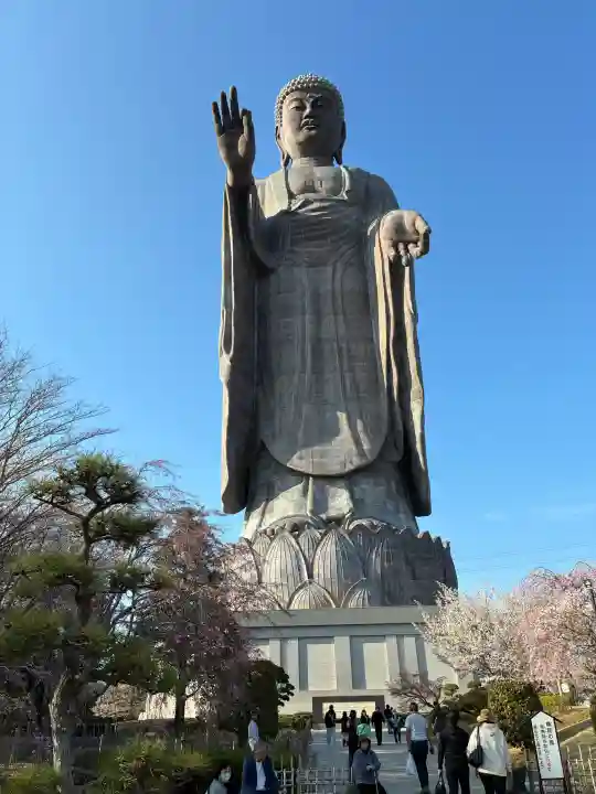東本願寺本廟 牛久浄苑(牛久大仏)の{uncategorized: "未分類", other: "その他", undefined: "問題あり", building: "その他建物", grave: "お墓", sacred_gate: "鳥居", guardian: "狛犬", statue: "像", buddha: "仏像", history: "歴史", nature: "自然", garden: "庭園", animal: "動物", pagoda: "塔", temizu: "手水舎", mountain_gate: "山門・神門", sanctuary: "本殿・本堂", subordinate: "末社・摂社", art: "芸術", scenery: "景色", jizo: "地蔵", ema: "絵馬", goshuin: "御朱印", omikuji: "おみくじ", items: "授与品その他", amulet: "お守り", goshuincho: "御朱印帳", eats: "食事", festival: "お祭り", votive_dance: "神楽", shichigosan: "七五三参", wedding: "結婚式", experience: "体験その他", initially: "初詣", around: "周辺", anti_infection: "感染症対策"}