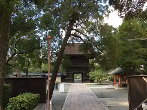 香椎宮の山門・神門