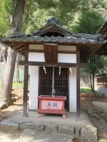 山梨岡神社の末社