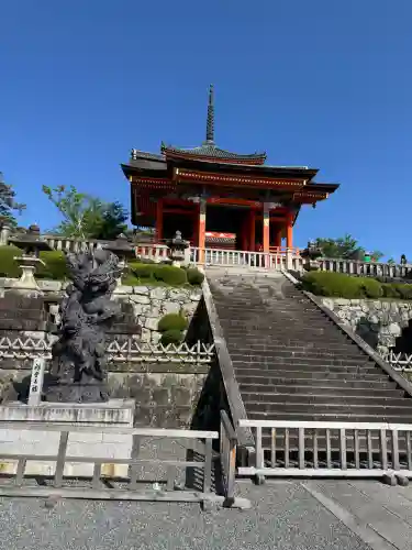 清水寺の{uncategorized: "未分類", other: "その他", undefined: "問題あり", building: "その他建物", grave: "お墓", sacred_gate: "鳥居", guardian: "狛犬", statue: "像", buddha: "仏像", history: "歴史", nature: "自然", garden: "庭園", animal: "動物", pagoda: "塔", temizu: "手水舎", mountain_gate: "山門・神門", sanctuary: "本殿・本堂", subordinate: "末社・摂社", art: "芸術", scenery: "景色", jizo: "地蔵", ema: "絵馬", goshuin: "御朱印", omikuji: "おみくじ", items: "授与品その他", amulet: "お守り", goshuincho: "御朱印帳", eats: "食事", festival: "お祭り", votive_dance: "神楽", shichigosan: "七五三参", wedding: "結婚式", experience: "体験その他", initially: "初詣", around: "周辺", anti_infection: "感染症対策"}