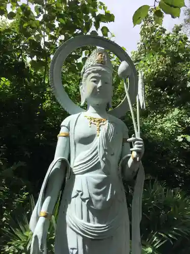 日蓮宗日本山妙法寺の仏像