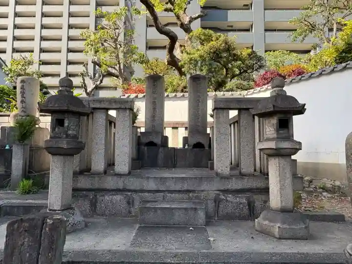 専念寺の{uncategorized: "未分類", other: "その他", undefined: "問題あり", building: "その他建物", grave: "お墓", sacred_gate: "鳥居", guardian: "狛犬", statue: "像", buddha: "仏像", history: "歴史", nature: "自然", garden: "庭園", animal: "動物", pagoda: "塔", temizu: "手水舎", mountain_gate: "山門・神門", sanctuary: "本殿・本堂", subordinate: "末社・摂社", art: "芸術", scenery: "景色", jizo: "地蔵", ema: "絵馬", goshuin: "御朱印", omikuji: "おみくじ", items: "授与品その他", amulet: "お守り", goshuincho: "御朱印帳", eats: "食事", festival: "お祭り", votive_dance: "神楽", shichigosan: "七五三参", wedding: "結婚式", experience: "体験その他", initially: "初詣", around: "周辺", anti_infection: "感染症対策"}
