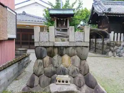 八幡社（千秋町穂積塚本）の末社・摂社