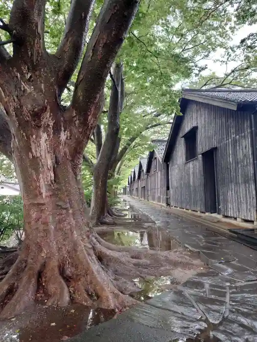 三居稲荷神社の建物その他