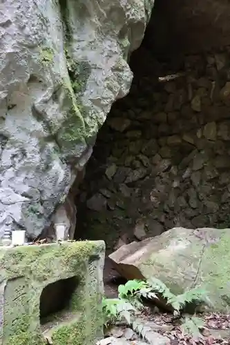 岩殿観音窟石龕(埼玉県)