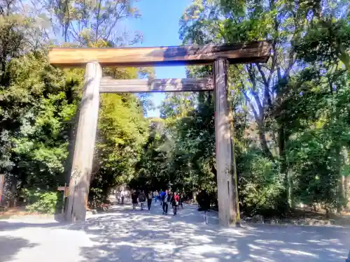 熱田神宮の{uncategorized: "未分類", other: "その他", undefined: "問題あり", building: "その他建物", grave: "お墓", sacred_gate: "鳥居", guardian: "狛犬", statue: "像", buddha: "仏像", history: "歴史", nature: "自然", garden: "庭園", animal: "動物", pagoda: "塔", temizu: "手水舎", mountain_gate: "山門・神門", sanctuary: "本殿・本堂", subordinate: "末社・摂社", art: "芸術", scenery: "景色", jizo: "地蔵", ema: "絵馬", goshuin: "御朱印", omikuji: "おみくじ", items: "授与品その他", amulet: "お守り", goshuincho: "御朱印帳", eats: "食事", festival: "お祭り", votive_dance: "神楽", shichigosan: "七五三参", wedding: "結婚式", experience: "体験その他", initially: "初詣", around: "周辺", anti_infection: "感染症対策"}