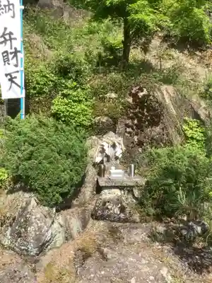 曽野稲荷神社の末社・摂社
