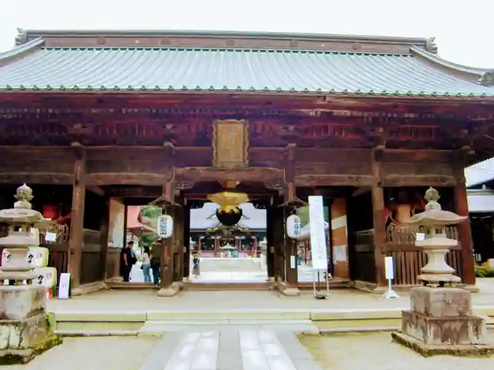 妻沼聖天山歓喜院の山門・神門