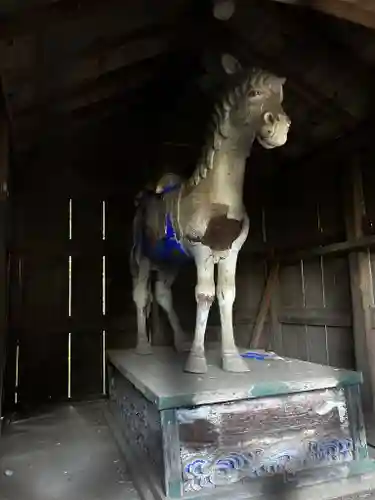 雷電神社の像